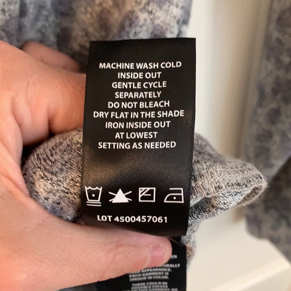 Buffalo grey leopard women’s sweater - Picture 9 of 9